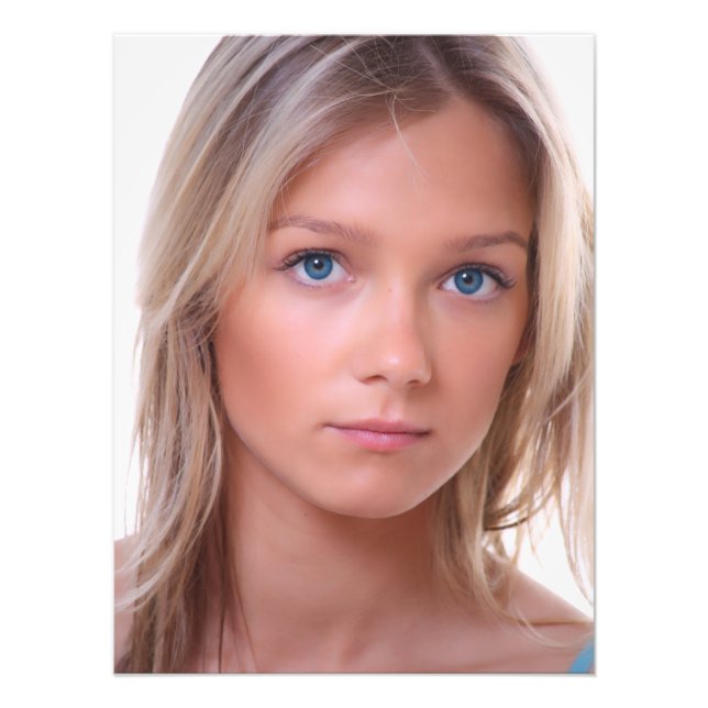 Foto Linda menina loira de olho azul (Frente)