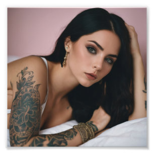 Foto Linda Tatuagista na cama