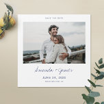 Foto magnética Salve as datas com a tipografia azu<br><div class="desc">Este simples casamento personalizado de fotos salvas a modelo do cartão magnético de data apresenta seus nomes em um roteiro de escrita direta sob sua foto. Você pode optar por alterar a fonte, a pontuação ou a cor usada para vários elementos de texto deste design. A cor de texto padrão...</div>