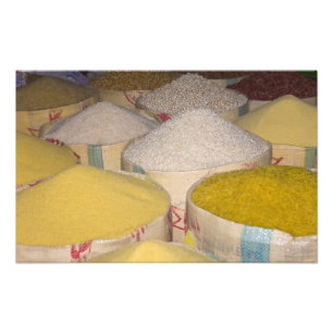 Foto Massas, grãos e arroz em sacos no souk em