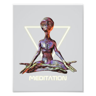 Foto Meditação. Alienígena em pose tranquila