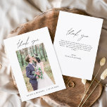 Foto Minimalista De Casamento De Orçamento Obrigad<br><div class="desc">Casamento de Orçamento Obrigado Cartões que têm uma foto na frente e atrás. Os cartões de agradecimento contêm uma tipografia cursiva moderna,  escrita com letra de mão,  que é elegante,  simples e moderna para usar depois de você celebrar o dia de casamento simples e minimalista.</div>