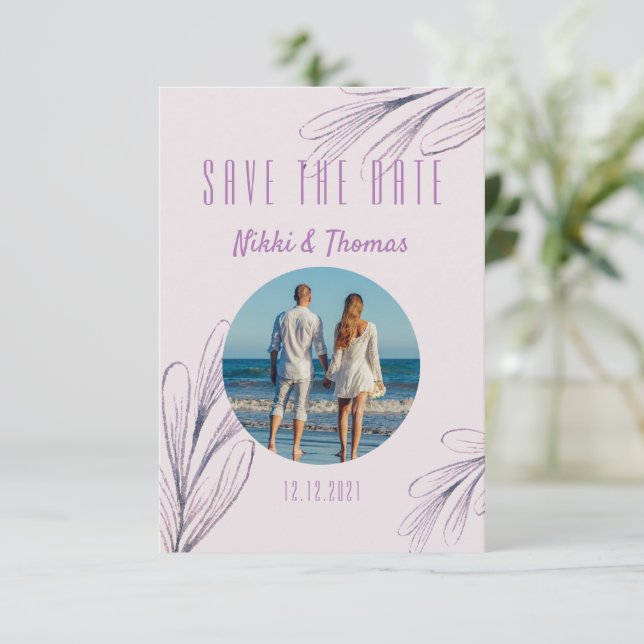 Foto Moderna Elegante de Script Roxo Salve a Data (Em pé/Frente)