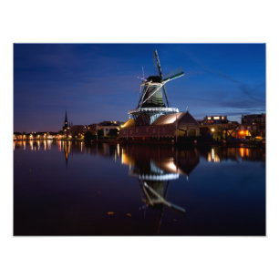 Foto Moinho de vento Leidschendam com reflexão à noit