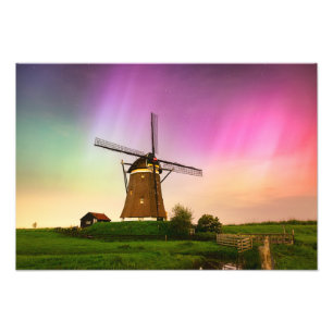 Foto Moinho de vento tradicional sob a Aurora Boreal