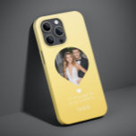 Foto Monograma Coração Romântico Coordena Moderno<br><div class="desc">Monograma de fotos O Coração Romântico Coordena as modernas Capas de telefone Inteligentes do iPhone apresenta sua foto favorita com seu monograma e coordenadas personalizadas de longitude e latitude, que são especiais a você na tipografia moderna do script. Presente perfeito para aniversário, Natal, casamento, noiva, noiva-a-ser, Dia de os namorados...</div>