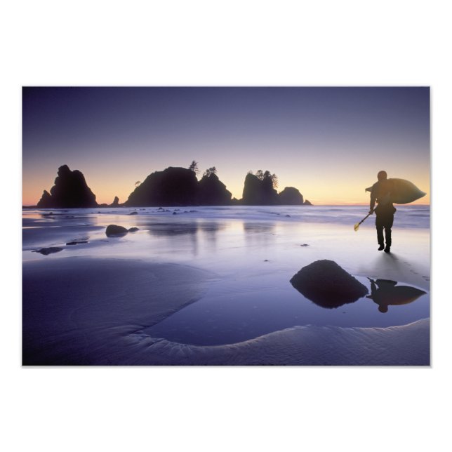 Foto Montagem do homem carregando kayak, ShiShi Beach, (Frente)