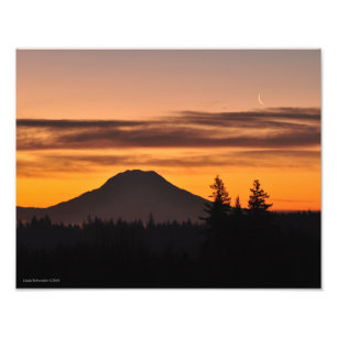 Foto Monte Rainier e a Lua Crescente