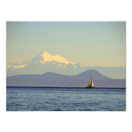 Foto Mt. Baker and Sailboat - Puget Sound, Washington