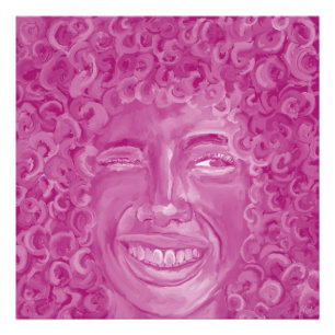Foto Mulher com Cabelo Crespo em Rosa
