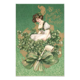 Foto Mulher Irlandesa Dourada com Laço Verde Cachimbo d