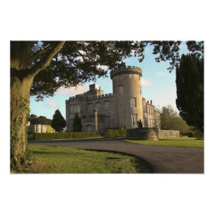 Foto Na Irlanda, a entrada lateral do Castelo Dromoland