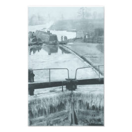 Foto Navio a vapor e rabo no canal no inverno