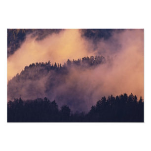 Foto Nevoeiro de inverno no vale ao pôr do sol a partir
