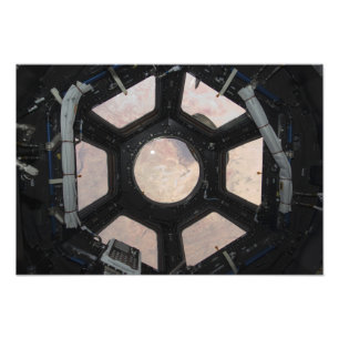 Foto O deserto do Sara visível através das janelas