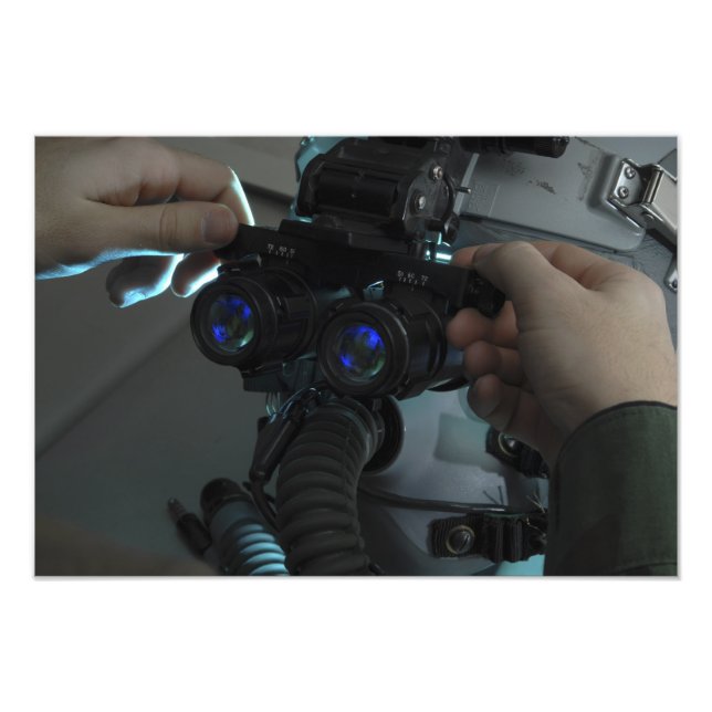 Foto O homem-ar ajusta o olho (Frente)