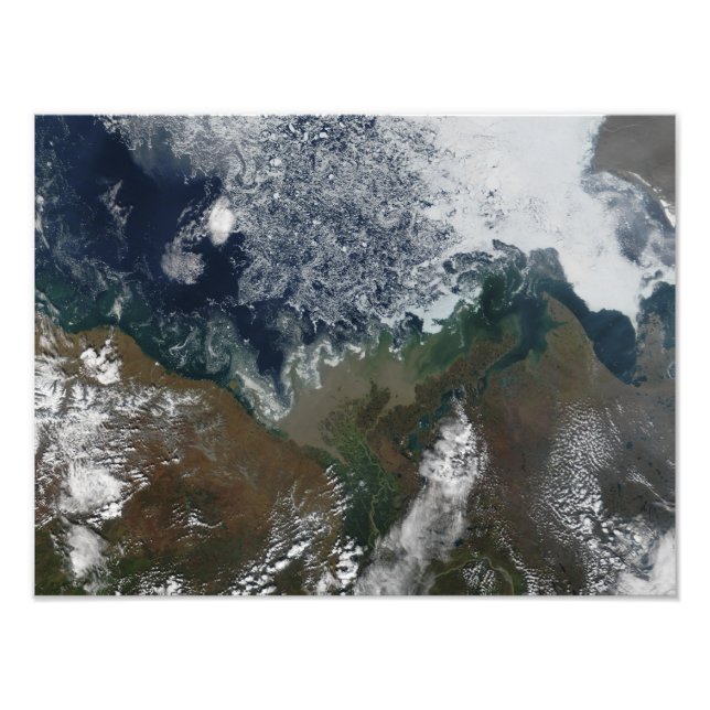 Foto O rio Mackenzie esvazia-se na Baía de Mackenzie (Frente)