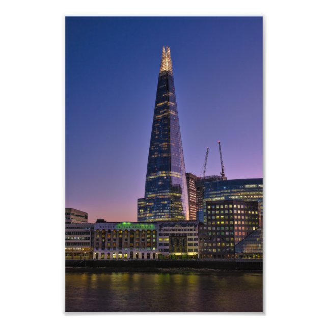 Foto O Shard ao anoitecer, Londres Reino Unido (Frente)