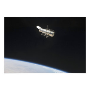 Foto O telescópio espacial de Hubble na órbita acima 