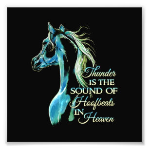 Foto O Trovão É O Som Dos Hoofbeats No Céu