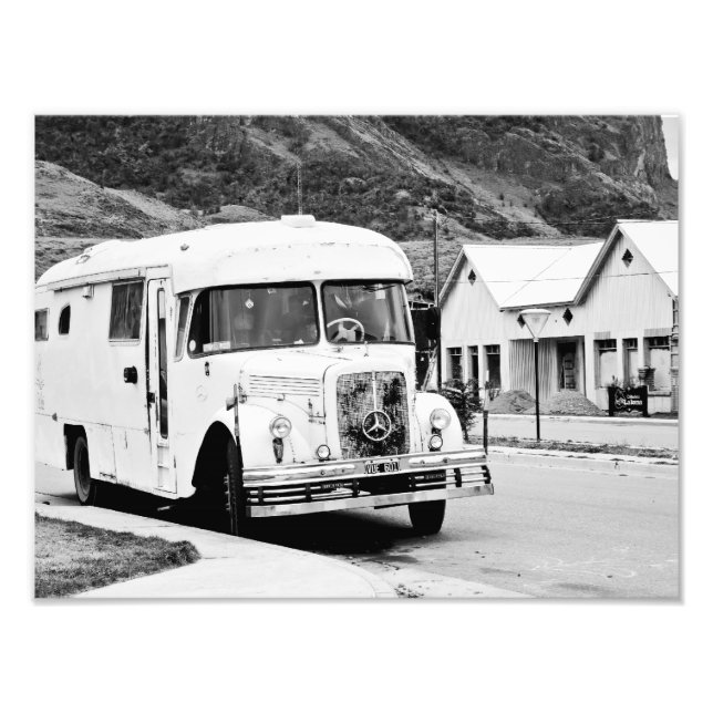 Foto Old Bus in the street. (Frente)