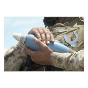 Foto Opinião do Fim-acima um soldado que embala uma