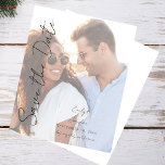 Foto orçamentária V MOD Chic 3 LG Salvar Data<br><div class="desc">** SATIN PAPER É PAPEL FINO. ATUALIZE O PAPEL PARA OBTER UM PAPEL MAIS ESPESADO. TEM UMA OPÇÃO PARA ENVELOPES. *** Economize dinheiro em convites com este convite menor que tem uma opção para envelopes. Prepare seus convidados para o maravilhoso casamento com sua Foto V MOD Chic 3 LG Salve...</div>