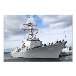 Foto Os marinheiros equipam os trilhos