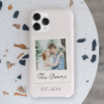 Foto Personalizada Data do Casal Recém-Casados Fam<br><div class="desc">Esta é uma Capinha de Celular para iPhone de Foto Personalizada Data do Casal Recém-Casados Família!</div>
