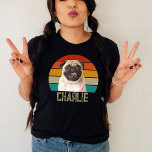 Foto Personalizada De Pet Do Cão De Vintagem Perso<br><div class="desc">Celebre seu melhor amigo peludo com a Camisa Tripla de Foto Personalizada do Cão Vintage Pet Foto Personalizada! Apresentando um design de retrorreflector nostálgico emparelhado com uma foto personalizada de seu cachorro, esta camisa permite mostrar seu animal de estimação de maneira divertida e na moda. Basta carregar a foto do...</div>