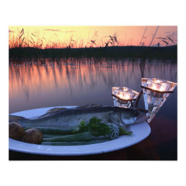 Foto Pescado fresco num prato com legumes
