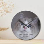Foto Pet Personalizada Melhor Relógio De Gato Ragd<br><div class="desc">Esta design apresenta uma bela foto de gato Ragdoll de olhos azuis e uma tipografia negra. Você pode substituir a foto por uma imagem de seu próprio gato ou gatinho. O texto de exemplo - Melhor Ragdoll Nunca - pode ser editado para palavras de sua própria escolha e um Nome...</div>