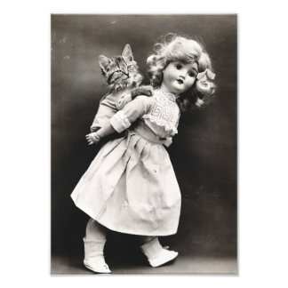 Foto Piggybacking Cat & Doll