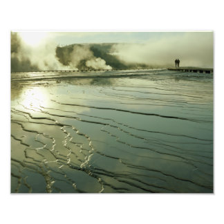 Foto Piscina do meio-caminho Geyser no nascer do sol