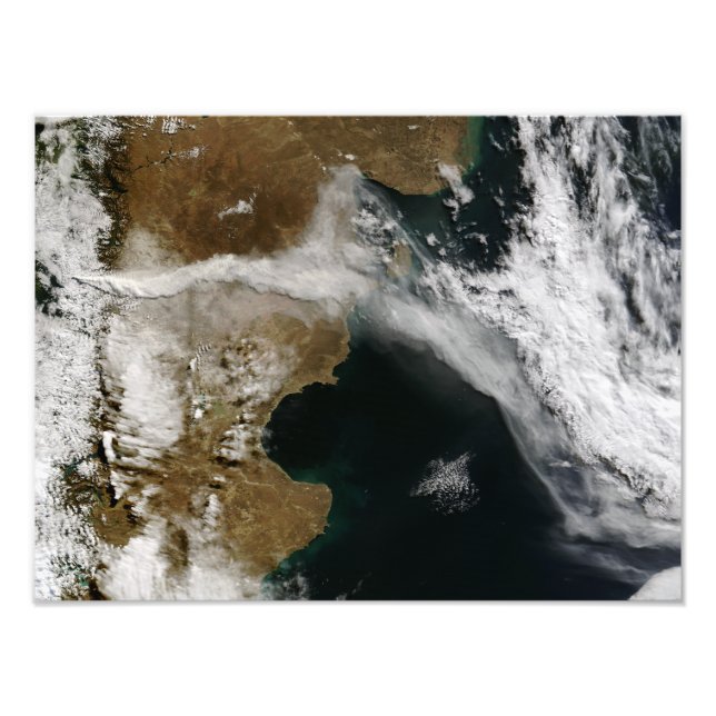 Foto Pluma de cinzas da erupção do vulcão Chaiten, Chi (Frente)