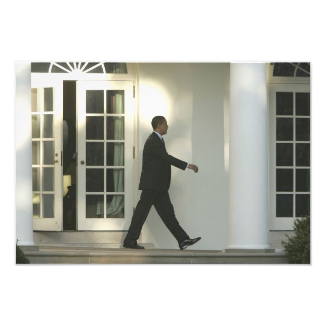 Foto Presidente Barack em profunda reflexão enquanto ca (Frente)