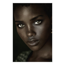 Foto Regal Ebony Portrait Intense Gaze Gold Hoops