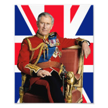 Rei Charles III com bandeira britânica