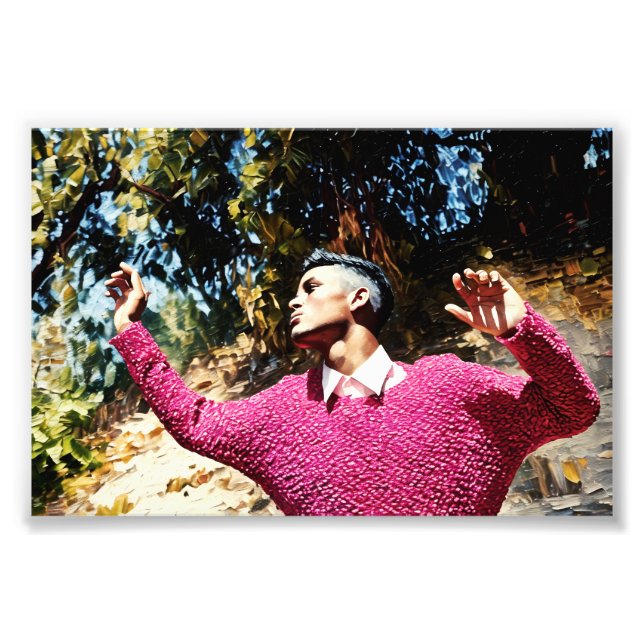 Foto Retrato Artístico do Homem no Suéter Rosa Vibrante (Frente)