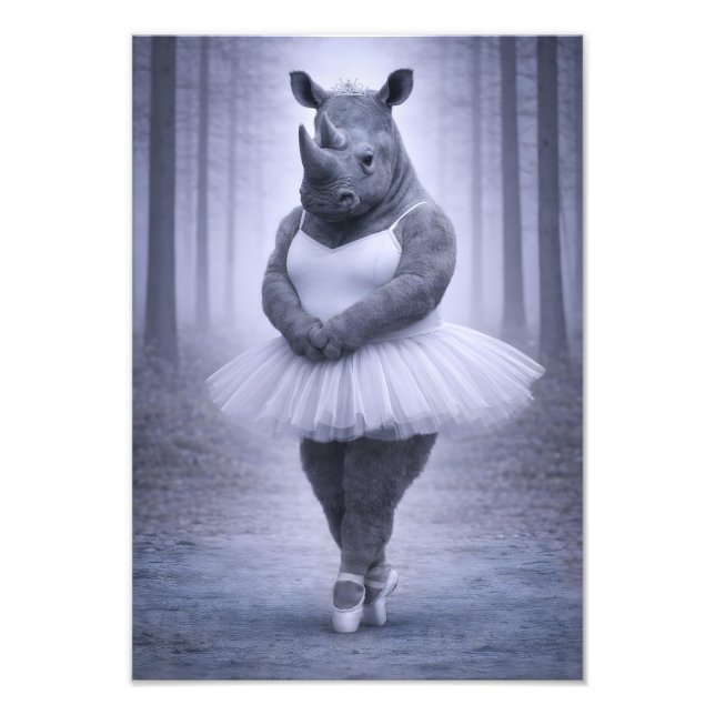 Foto Rhino Ballerina in Misty Forest (Frente)