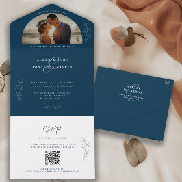 Foto Romântica de Casamento Azul Escuro e Moody