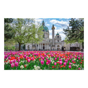 Foto Rua. Charles Church em primavera em Viena, Áustria