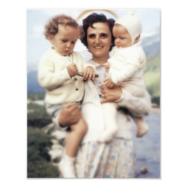 FOTO RUA GIANNA MOLLA MODERN DAY SANTO. (Frente)