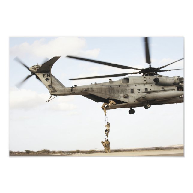 Foto Salário da Força Aérea dirigindo um dispositivo de (Frente)