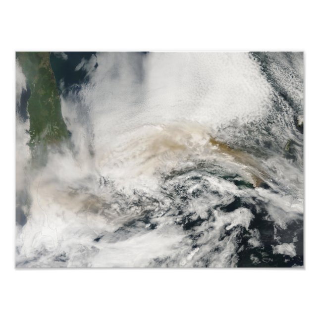 Foto Sarychev Pico soprando através do mar de Okhotsk (Frente)