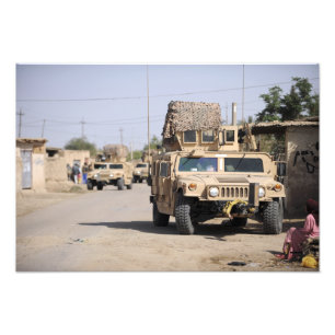 Foto Segurança da conduta de Humvee durante uma