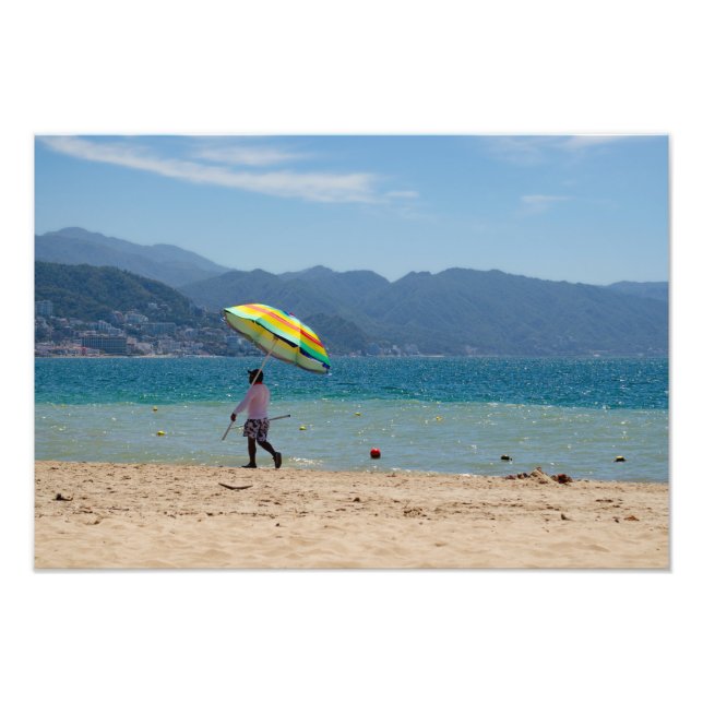 Foto Segurando Sombreado na Praia (Frente)