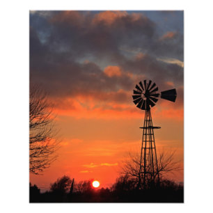Foto Silhouette Sunset de Kansas Windmill com nuvens