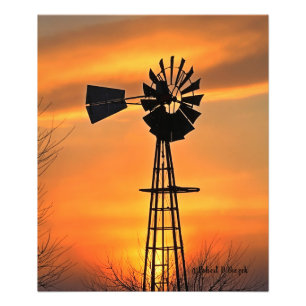 Foto Silhouette Sunset de Kansas Windmill com nuvens