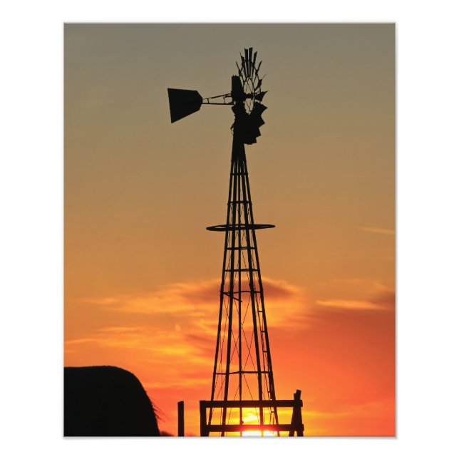 Foto Silhouette Sunset do Kansas Windmill com nuvens (Frente)